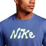 Remera-Nike--Uv-Miler-Studio-72-Detalles-1