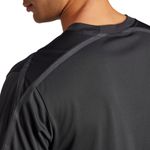 Remera-adidas-Designed-For-Training-Adistrong-Detalles-1