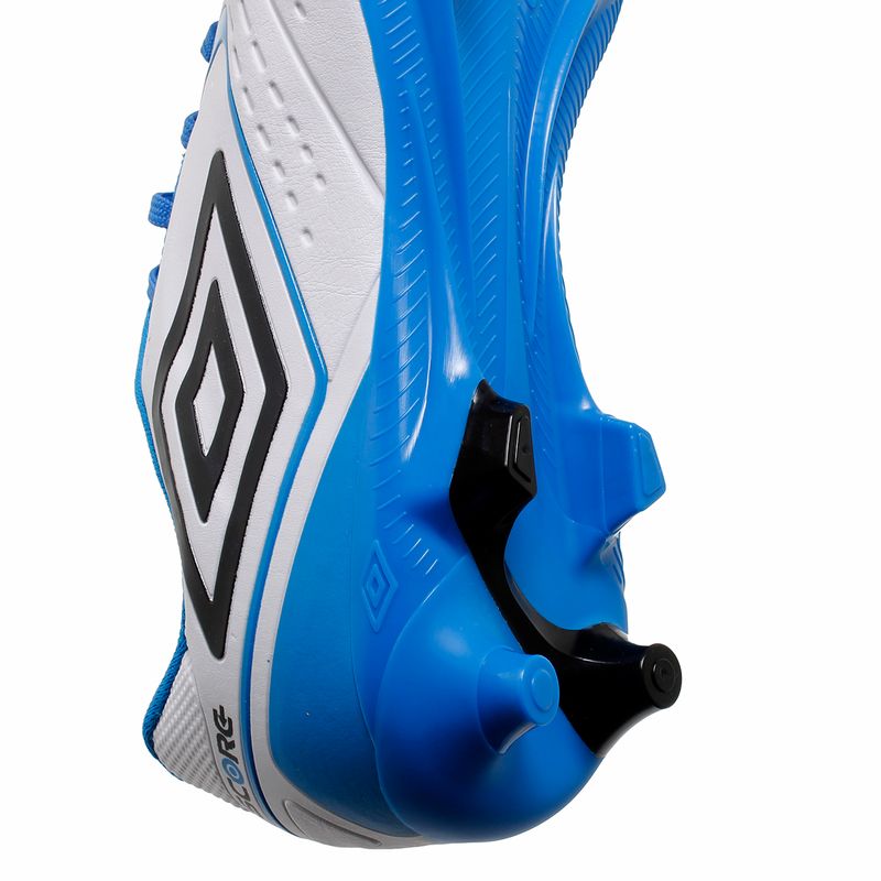 Botines-Con-Tapones-Umbro-Score-DETALLES-3