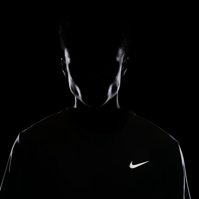 Remera-Nike-Miler-Detalles-3