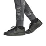 Pantalon-adidas-Seasonal-Essentials-Camo-Is2023-Detalles-1