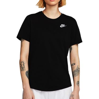 Remera Nike Club Essentials