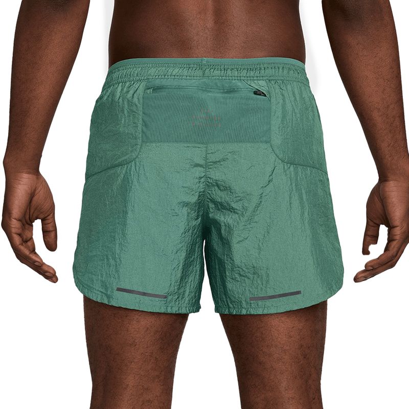 Short-Nike--Run-Stride-Espalda