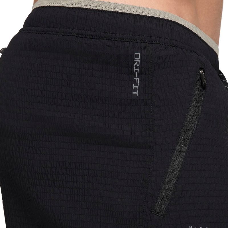 Short-Nike-Stride-5In-Detalles-1