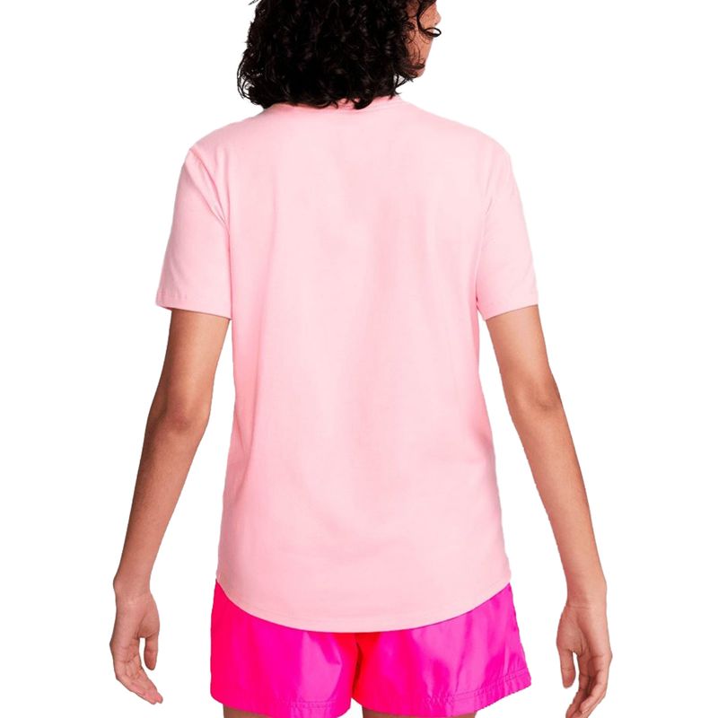 Remera-Nike-Club-Essentials-Espalda