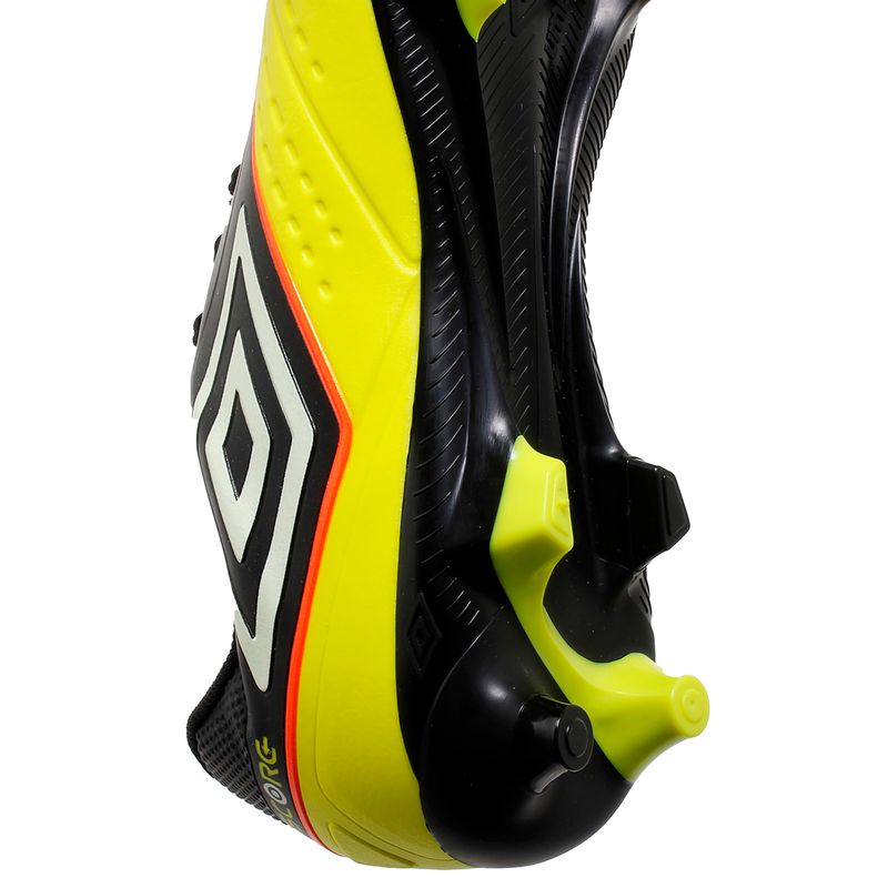 Botines-Con-Tapones-Umbro-Score-0217612-DETALLES-3