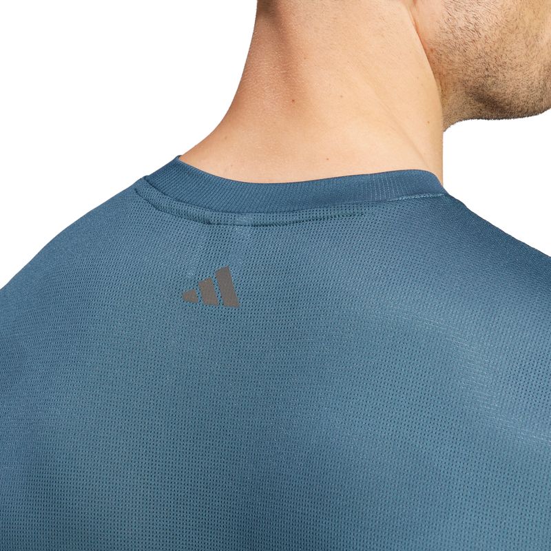 Remera-adidas-Hiit-Graphic-Slogan-Detalles-2