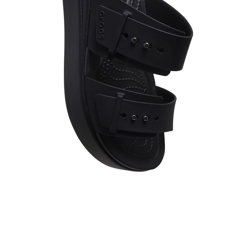Sandalias-Crocs-Brooklyn-Buckle-Lowwdg-DETALLES-1