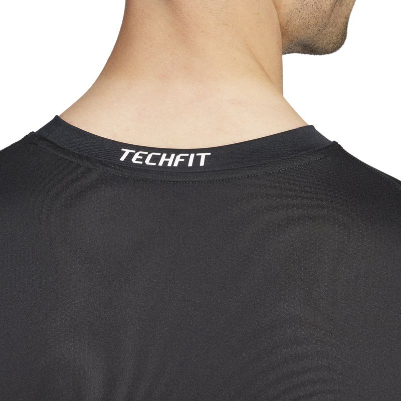 Remera-adidas-Compresion-Techfit-Detalles-1