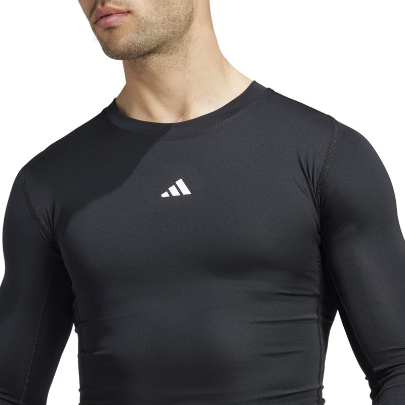 Remera-adidas-Compresion-Techfit-Detalles-2