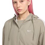Campera-Rompeviento-Nike-W-Nsw-Essential-Lateral