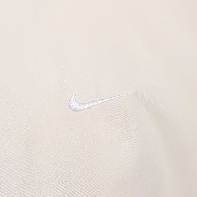 Campera-Rompeviento-Nike-W-Nsw-Essential-Detalles-1