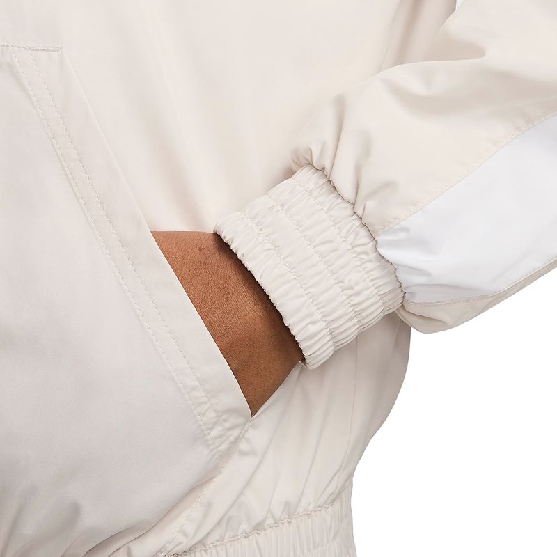 Campera-Rompeviento-Nike-W-Nsw-Essential-Detalles-2