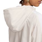 Campera-Rompeviento-Nike-W-Nsw-Essential-Detalles-3