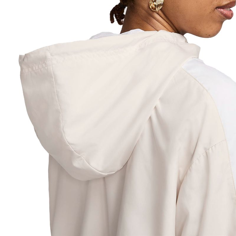 Campera-Rompeviento-Nike-W-Nsw-Essential-Detalles-3