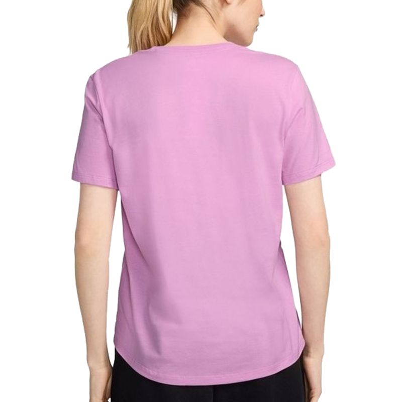 Remera-Nike-Club-Essentials-Espalda