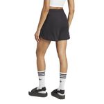 Short-adidas-Originals-Essentials-Espalda