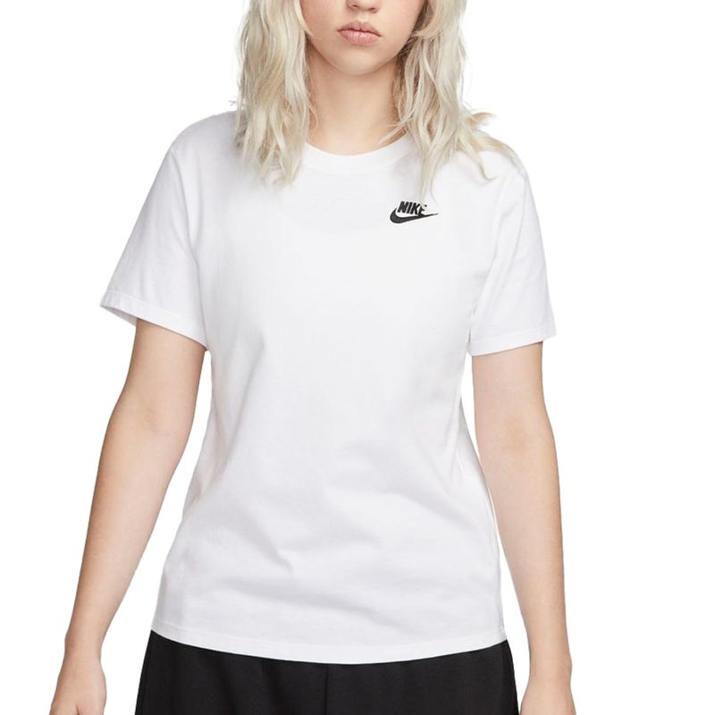 Remera-Nike-Club-Essentials-Frente
