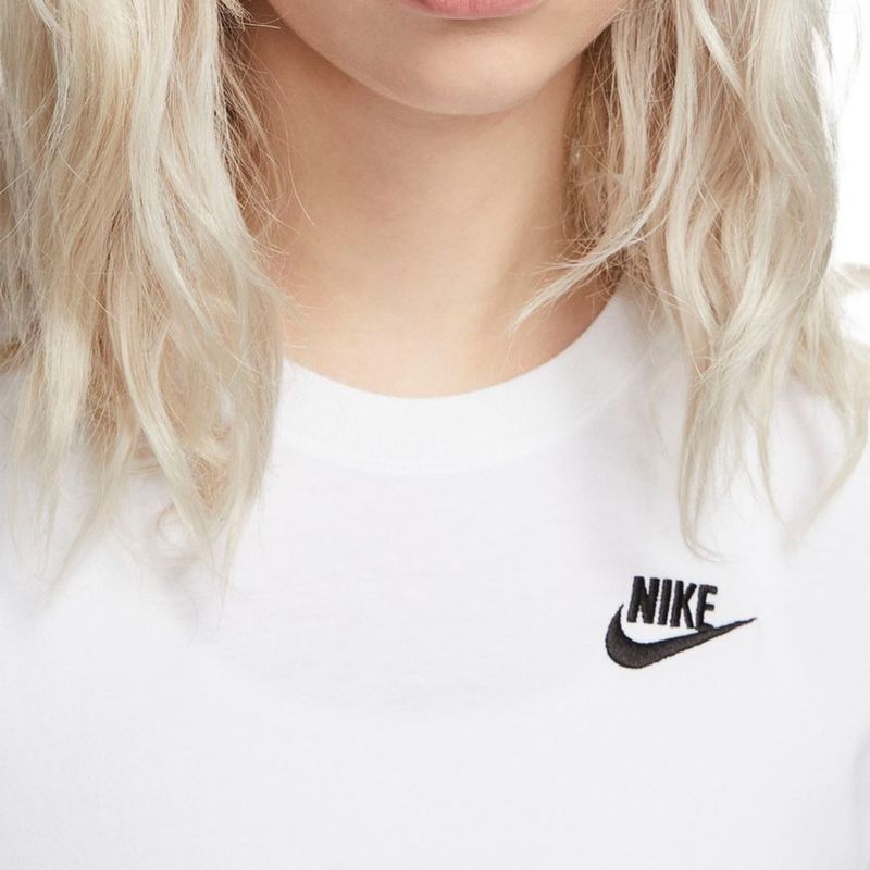 Remera-Nike-Club-Essentials-Lateral