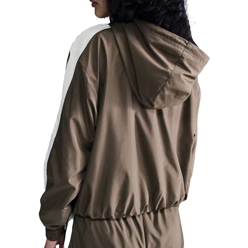 Campera-Rompeviento-Nike-W-Nsw-Essential-Espalda