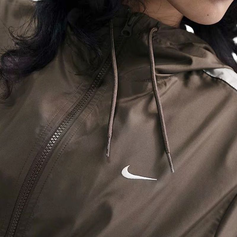 Campera-Rompeviento-Nike-W-Nsw-Essential-Lateral