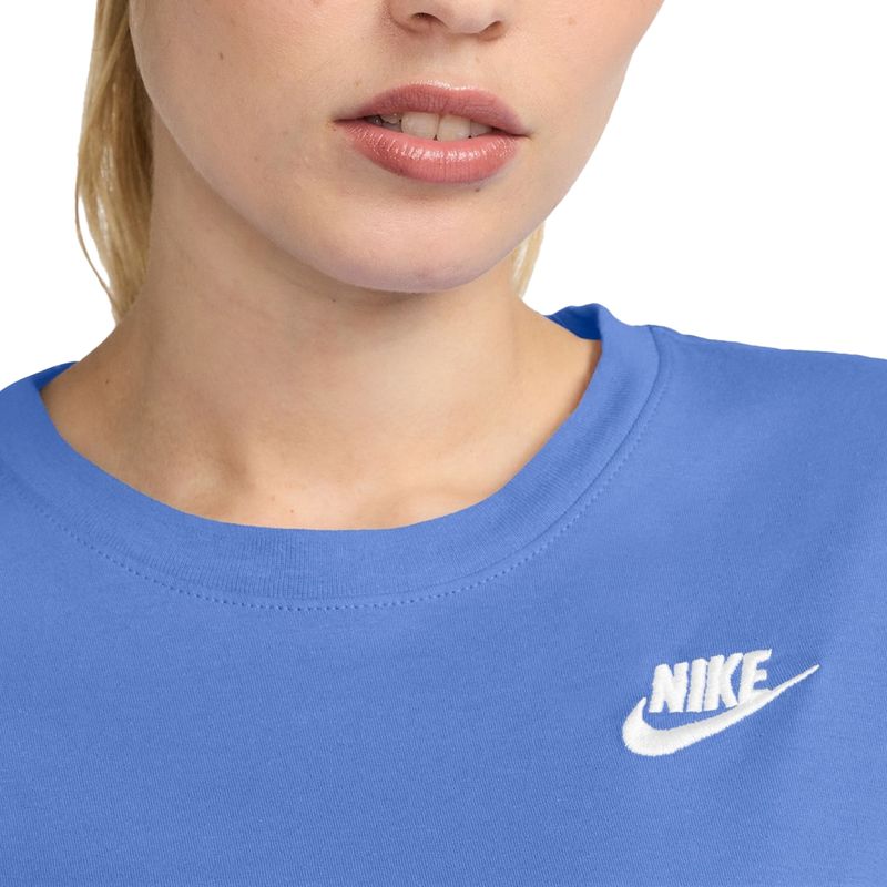 Remera-Nike-W-Club-Essentials-Lateral