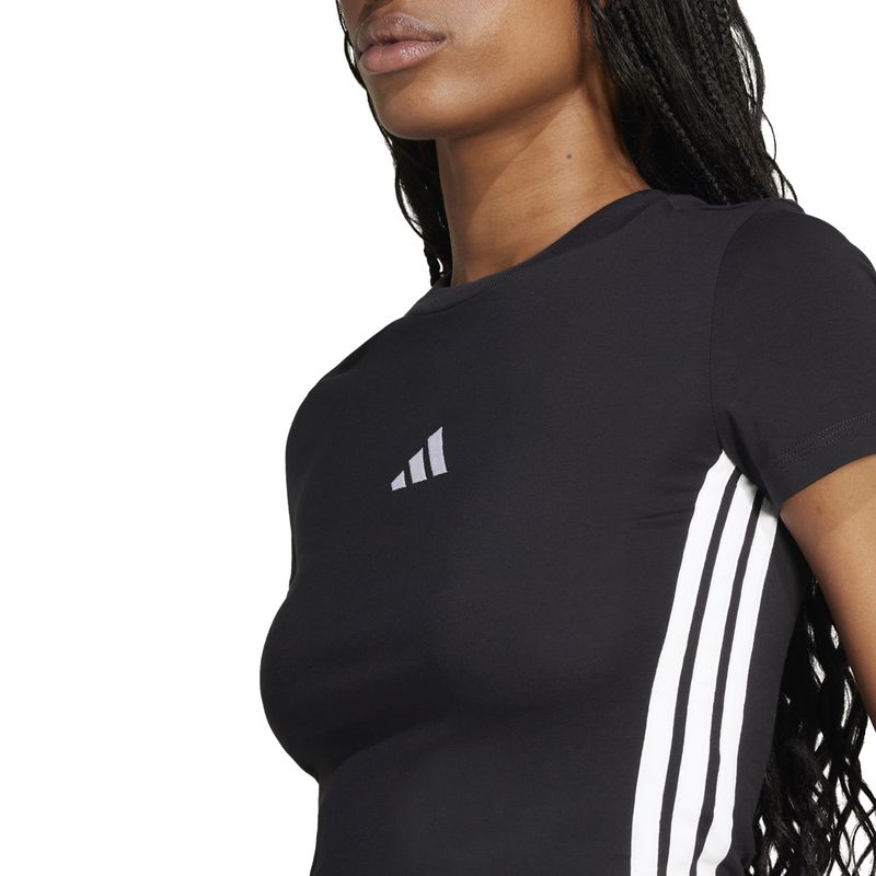 Remera-adidas-W-Essentials.-Detalles-1