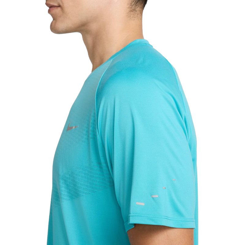 Remera-Nike-Stride-Detalles-1