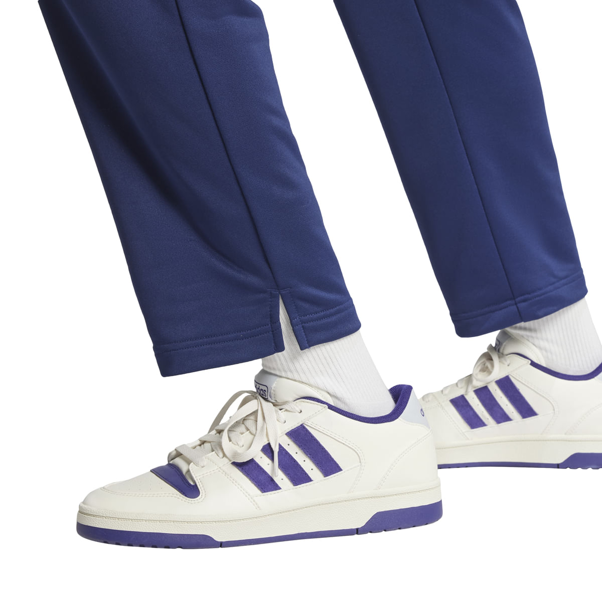 Conjunto-adidas-Essentials-Linear-Mujer-Detalles-4