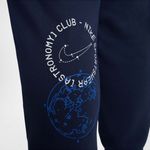Pantalón Nike  Club Moon Gfx Hombre Detalles 2