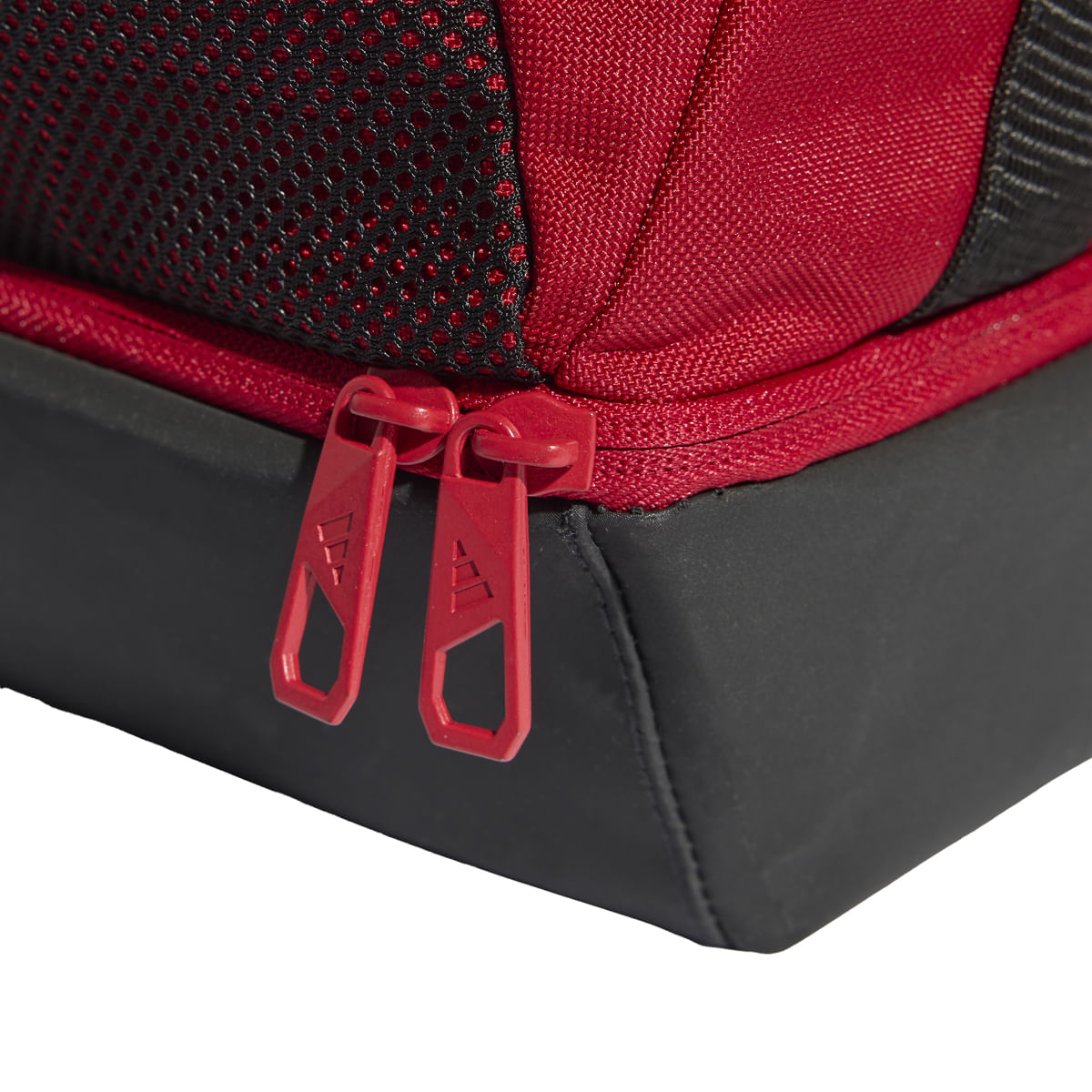 Bolso-adidas-Tiro-Unisex-Detalles-5