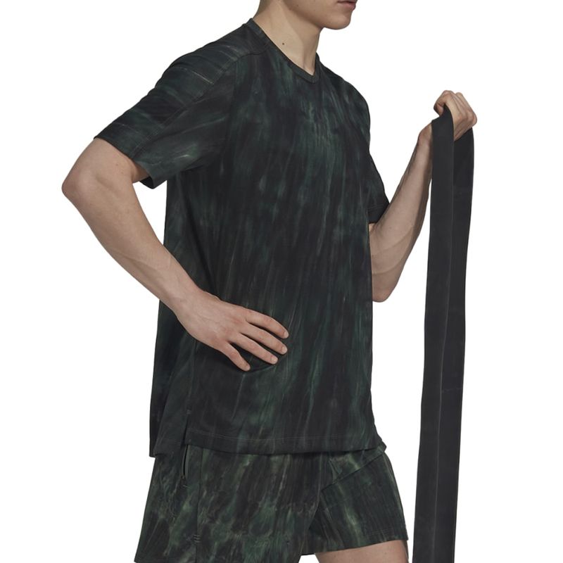 Remera-adidas-Workout-Spray-Dye-Lateral