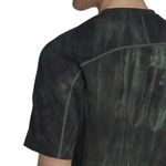 Remera-adidas-Workout-Spray-Dye-Detalles-1