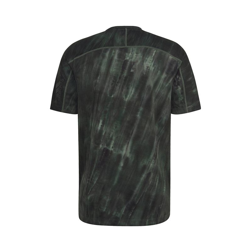 Remera-adidas-Workout-Spray-Dye-Detalles-4