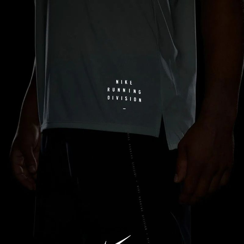 Remera-Nike-Df-Dvn-Rise-365-Detalles-1